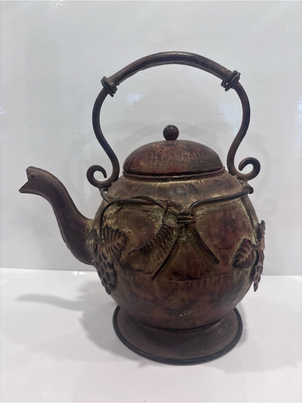 Vintage decorative metal grapevine teapot kettle copper finish wine country 12”